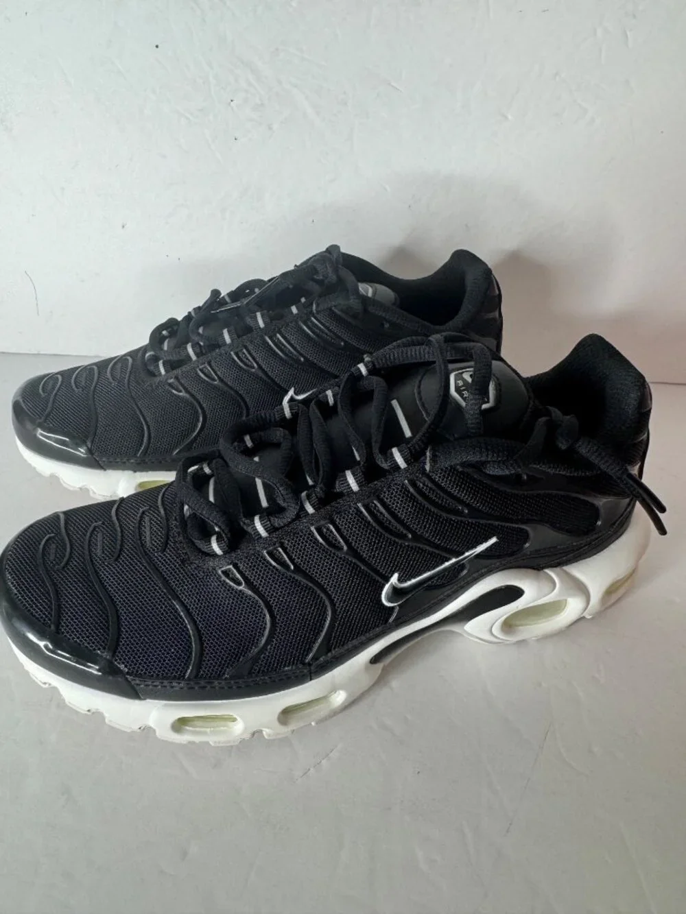 Nike Air Max Plus Sneakers Shoes Women's US 6.5 EU 37.5 NIB Black White